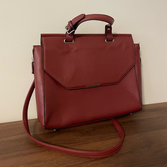 Beautiful maroon bag - Picture 2 of 2